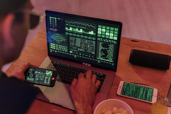 What are the key steps to preparing a traditional Scottish haggis?